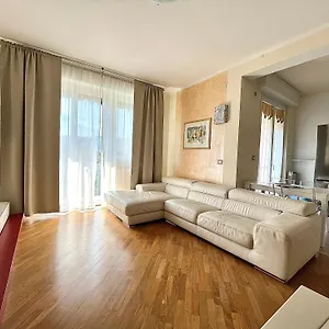 Appartement Puccini A 6 Minuti In Bus O Auto Dalla Stazione, La Spezia